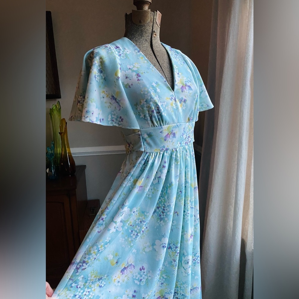 Lovely 70s Flutter Angel Sleeve Maxi Dress. Floral. Hippie. Boho.